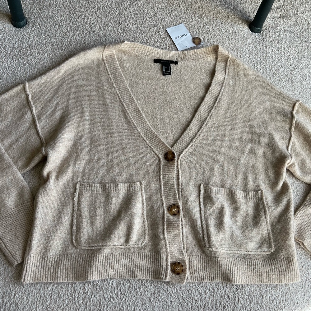 Forever 21 Women Oatmeal Sand Cropped Button Up Cardigan Sweater Top Pockets L
